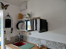 Private Garden Room - Rural Village