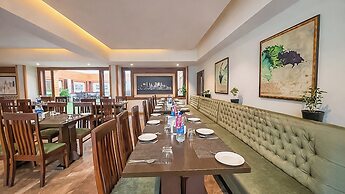 Yashshree Sanderling Mall Road