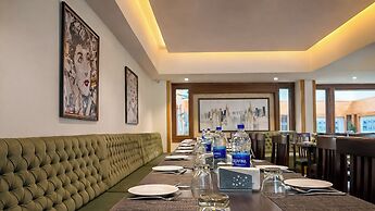 Yashshree Sanderling Mall Road