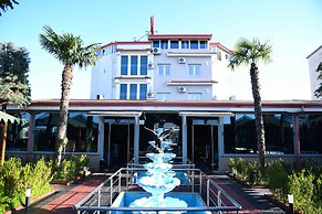 Hotel Bardhi