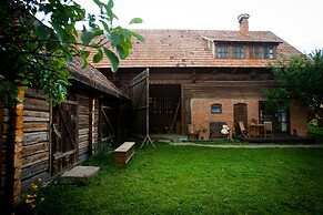 Barn Guesthouse Csíkdelne