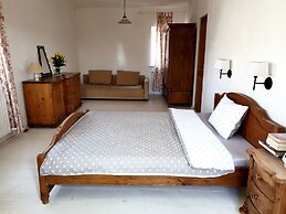 Barn Guesthouse Csíkdelne