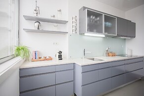 Liiiving - Light Trendy Apartment