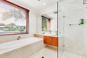 Lux Tropical Haven Mooloolaba Moonda5
