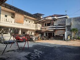 OYO Life 93160 Kost Jenny Karawang