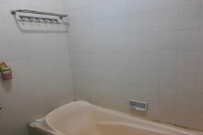 OYO Life 93160 Kost Jenny Karawang