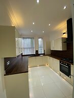 Charming 2-bed Apartment in Wolverhampton