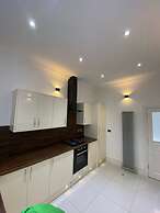 Charming 2-bed Apartment in Wolverhampton