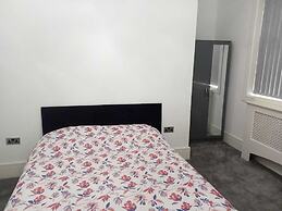 Charming 2-bed Apartment in Wolverhampton