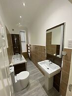 Charming 2-bed Apartment in Wolverhampton