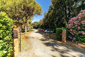 Residence with pool in Guardistallo