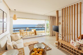 Sesimbra Panorama by Saudade