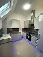 Remarkable 2-bed Penthouse in Wolverhampton