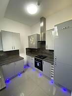 Remarkable 2-bed Penthouse in Wolverhampton
