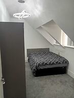 Remarkable 2-bed Penthouse in Wolverhampton