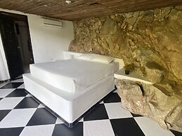 Akela Gaira Hotel