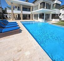 Peninsula Esmeralda Luxury Hotel & Villas