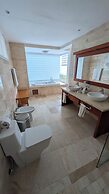 Peninsula Esmeralda Luxury Hotel & Villas