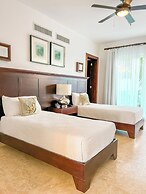 Peninsula Esmeralda Luxury Hotel & Villas