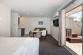 Aurora City Suites Motel