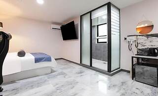 ON & OFF HOTEL