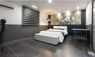 ON & OFF HOTEL