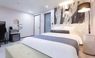 ON & OFF HOTEL