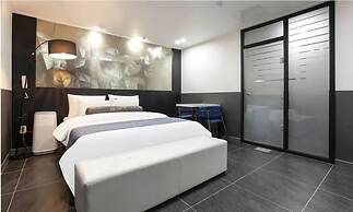 ON & OFF HOTEL