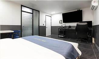 ON & OFF HOTEL