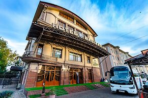 BAGIZAGAN HOTEL