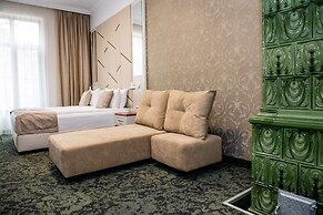 Agora Boutique