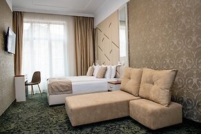 Agora Boutique