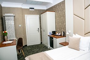 Agora Boutique