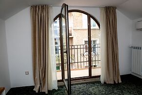 Agora Boutique