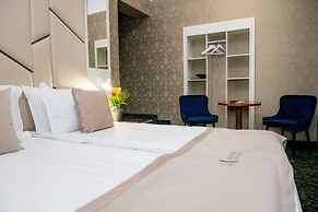 Agora Boutique