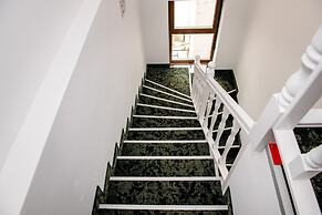 Agora Boutique