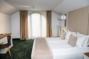 Agora Boutique