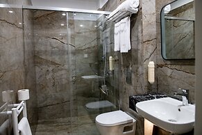 Agora Boutique