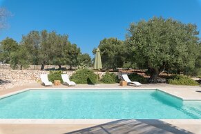 Trullo Chiara con piscina by Wonderful Italy