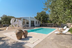 Trullo Chiara con piscina by Wonderful Italy