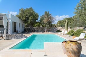 Trullo Chiara con piscina by Wonderful Italy