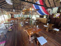Vanara Bungalows & Restaurant