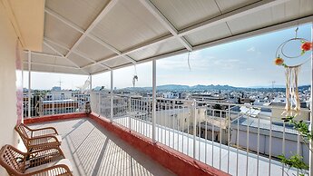 A bright and relaxing penthouse