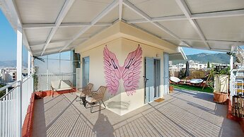 A bright and relaxing penthouse
