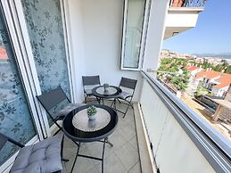 MIRROR apartment