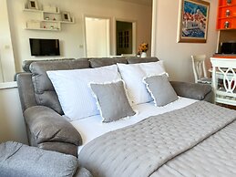 MIRROR apartment