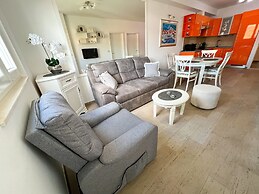 MIRROR apartment