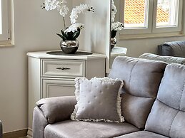 MIRROR apartment