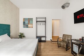 Adelante Rooms