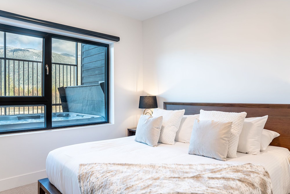 Mountainside Revival Revelstoke Vacations